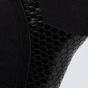 Detalle de los puntos antideslizantes de la rodillera negra Hex Tech.