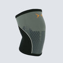 Una rodillera verde modelo Hex Tech de frente.