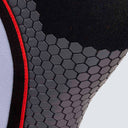 Detalle de los puntos antideslizantes de la rodillera azul Hex Tech.